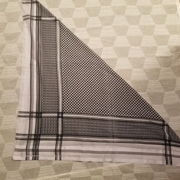 Classic Keffiyeh Shawl Black and White NWT - Picture 3 of 6